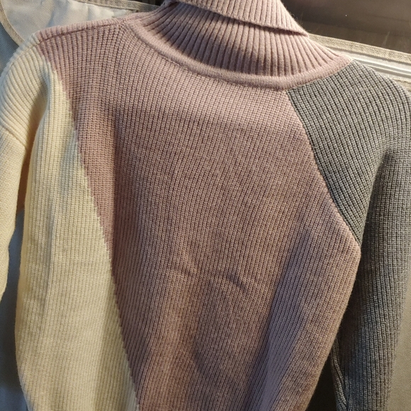 turtle neck sweater - Picture 4 of 4